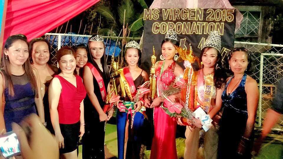 Winners of Miss Virgen 2015 with their families