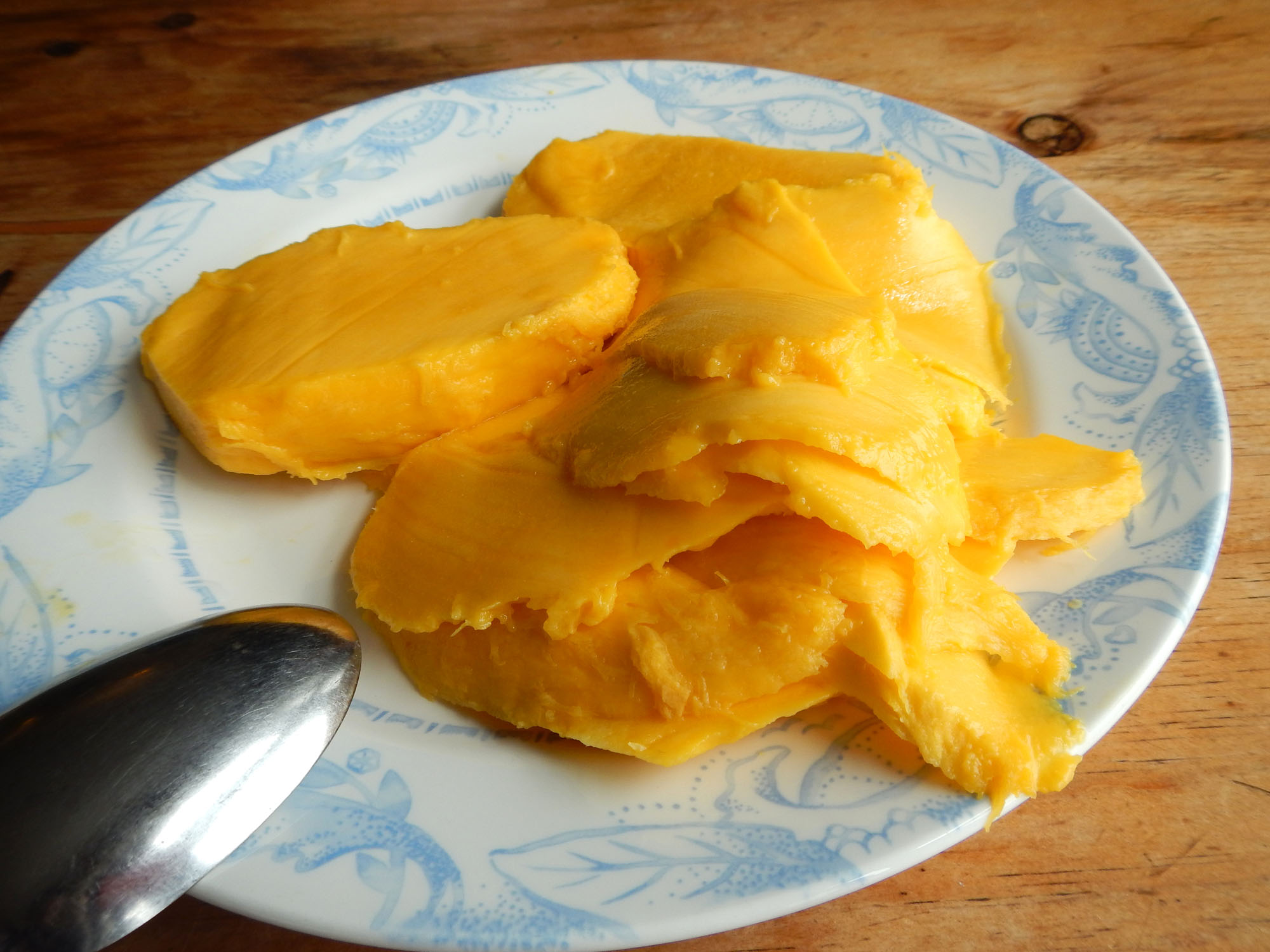 Sliced mango for mango float